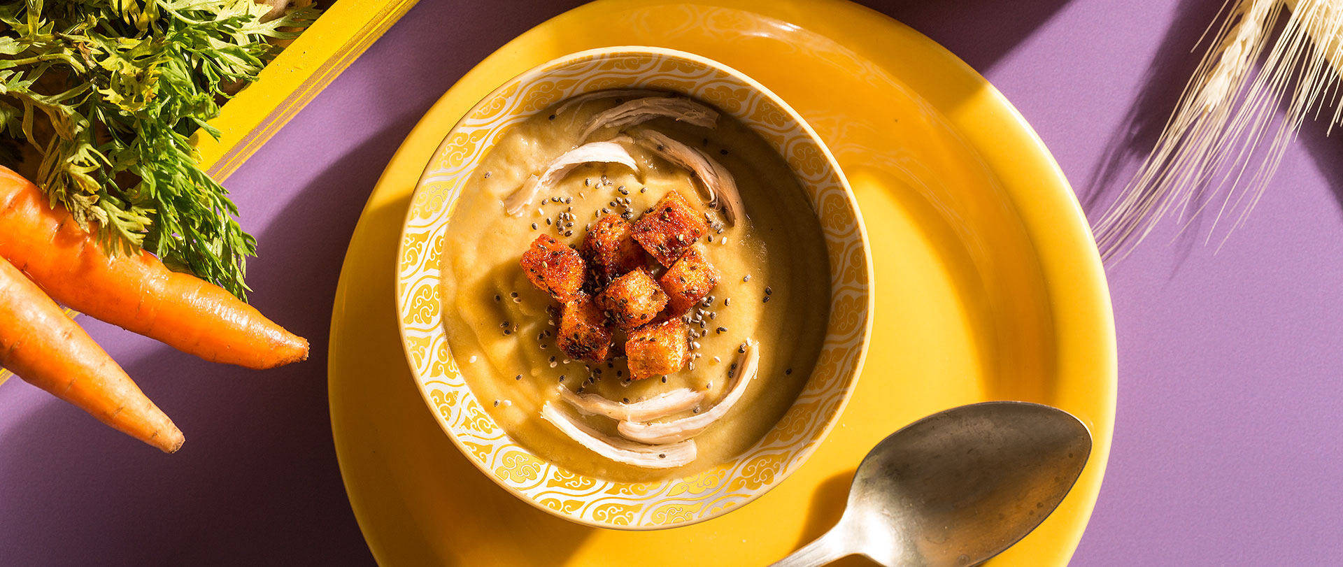 Creme de batata doce e frango com croutons funcionais