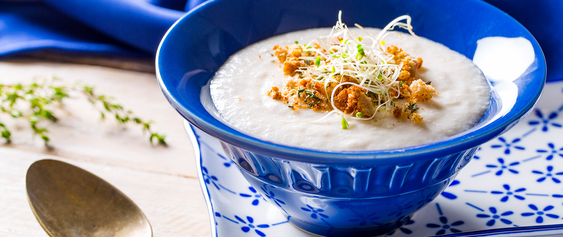 Sopa Fria de Palmito com Crocante de Ervas