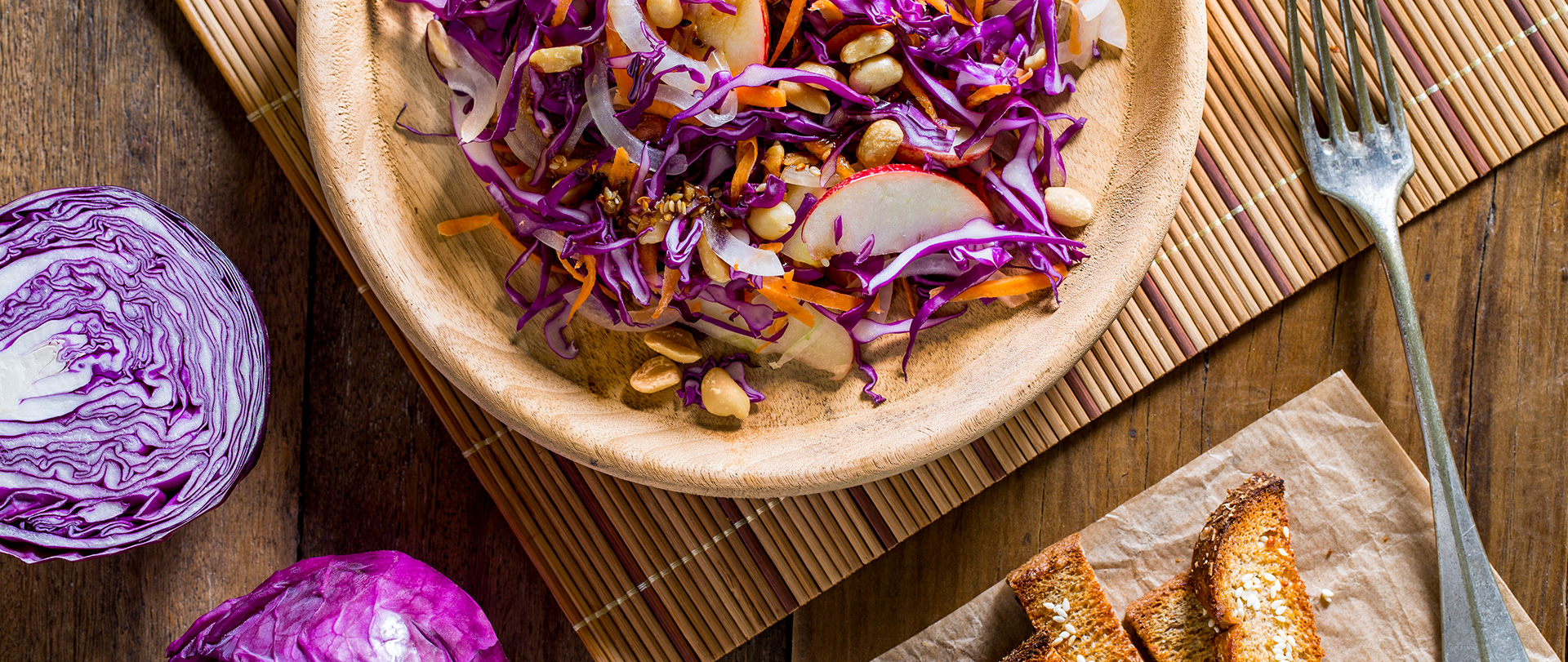 Salada Asiática com sticks crocantes