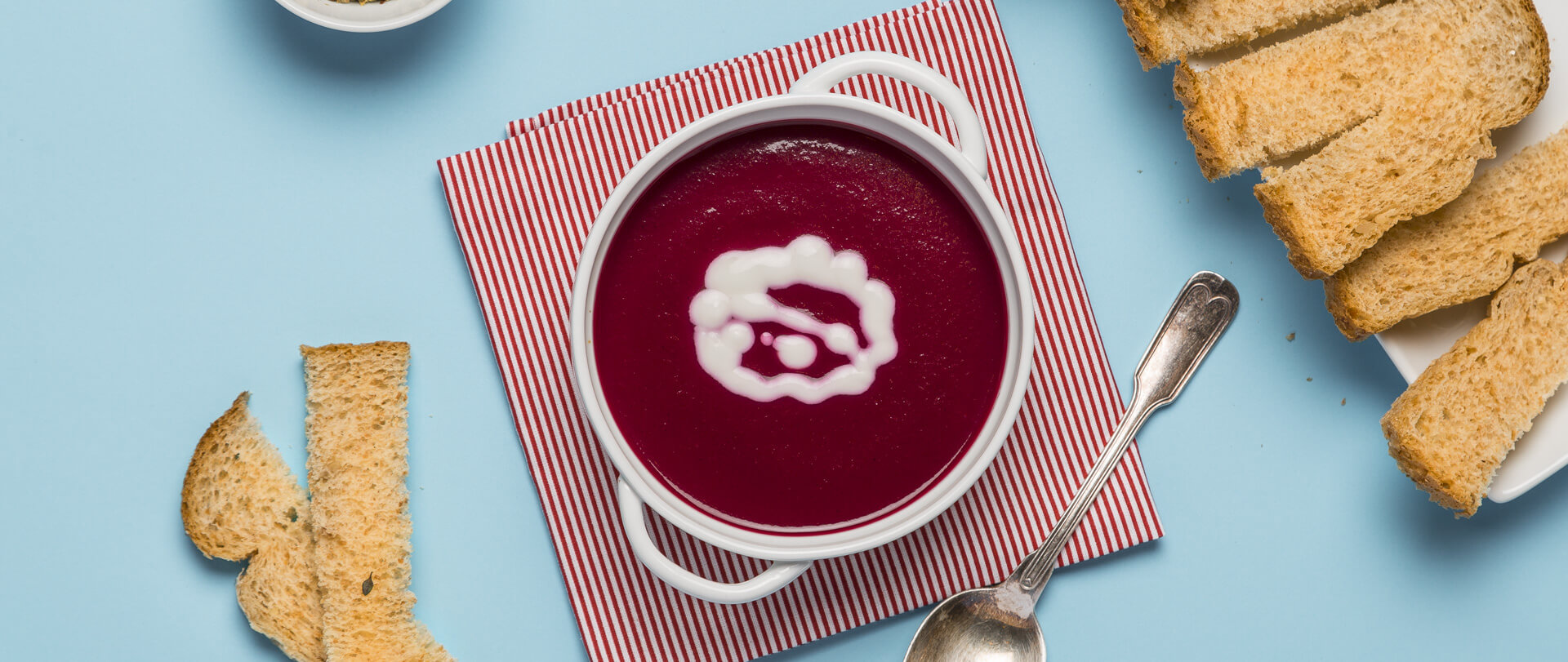 Sopa fria de Beterraba com Pão crocante