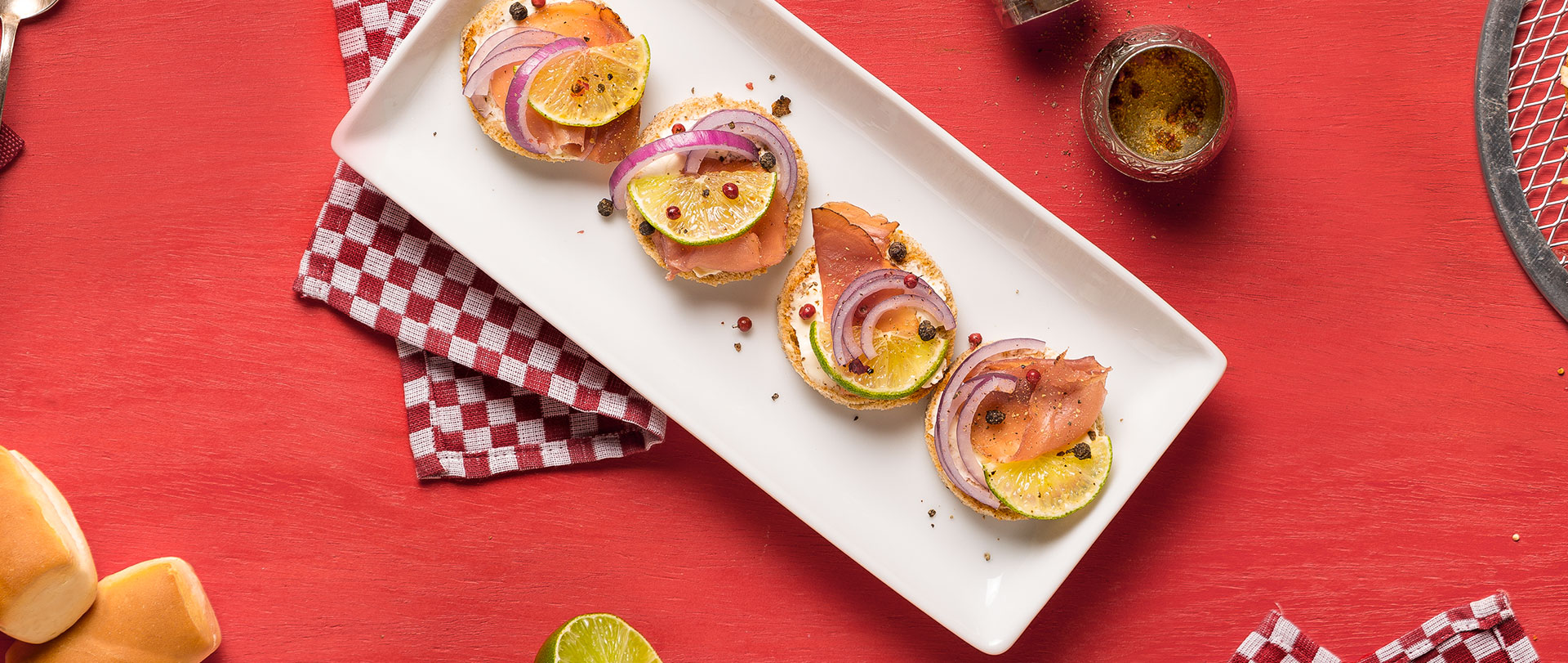 Crostini de parma, limão e mix de pimentas