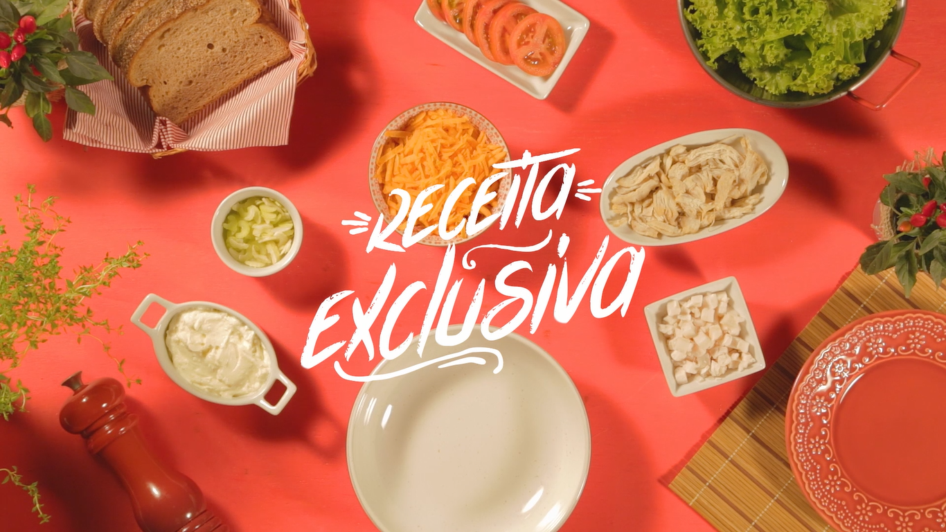 Sanduíche cremoso de frango com palmito