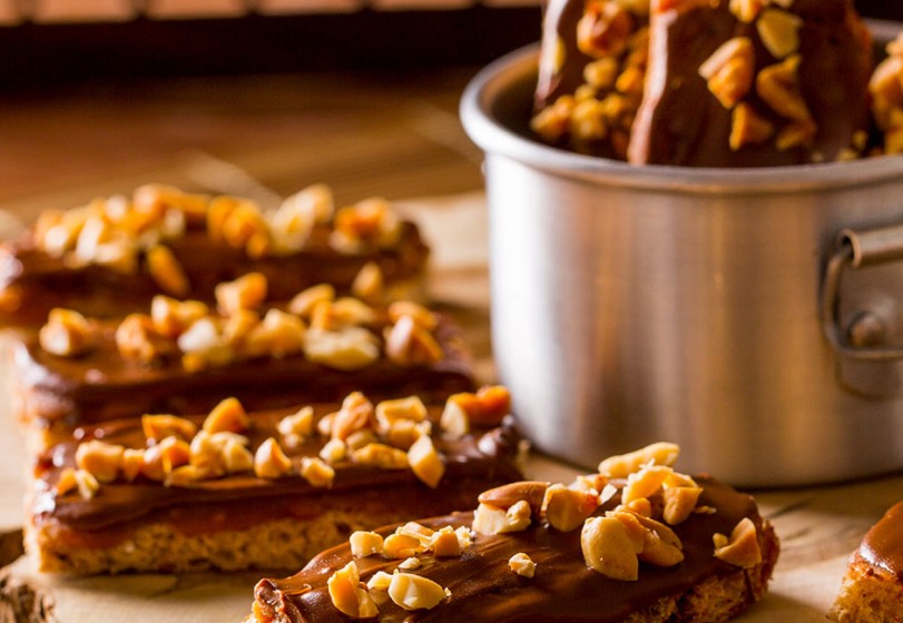 Barrinhas com pasta de amendoim e chocolate