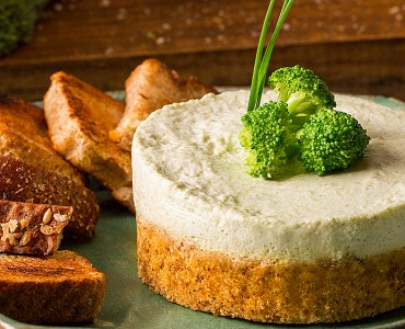 Panna cotta de brócolis com base crocante