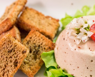 Mini terrine de atum com torradinhas