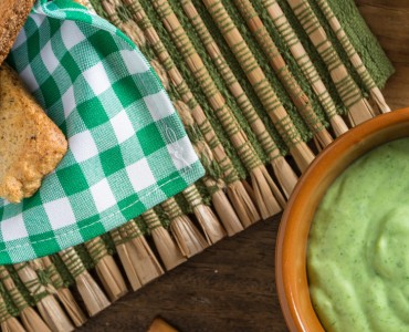 Mix de torradinhas com pasta de ervas finas