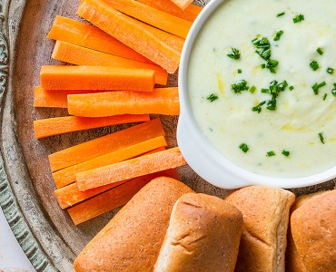 Crudités de legumes, molho de iogurte e Nutrellinhas