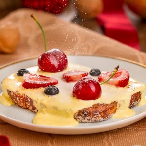 Rabanada com zabaione e frutas vermelhas 